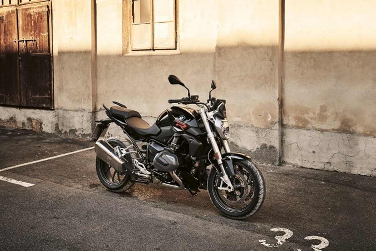 Unverkleidete Fahrmaschine mit 136 PS für den Landstrassen-Fahrspass 