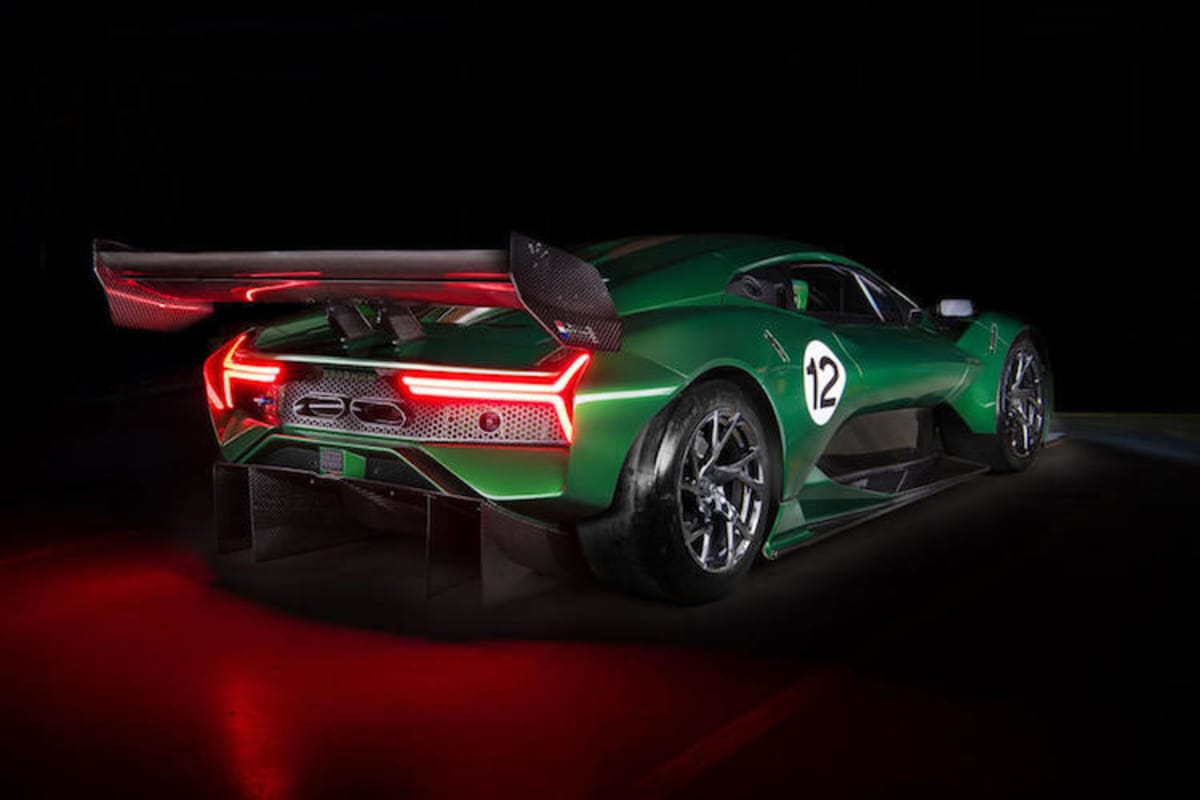 Auch von hinten wirkt der Supersportler sehr gelungen