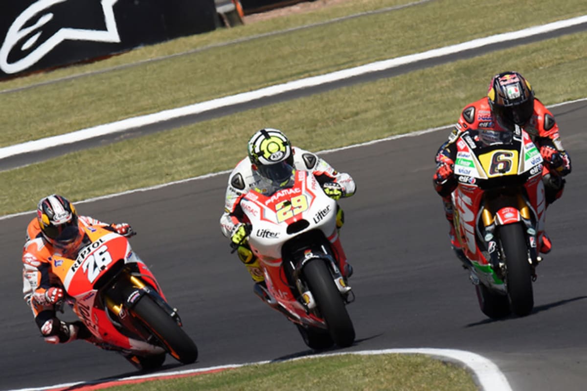 Stefan Bradl (6) vor Iannone (29) und Pedrosa (26)