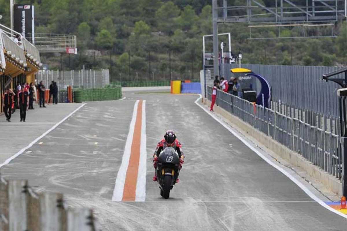 Nach 14 Uhr am Mittwoch: Stefan Bradl rollt mit dem Prototyp aus der Boxengasse