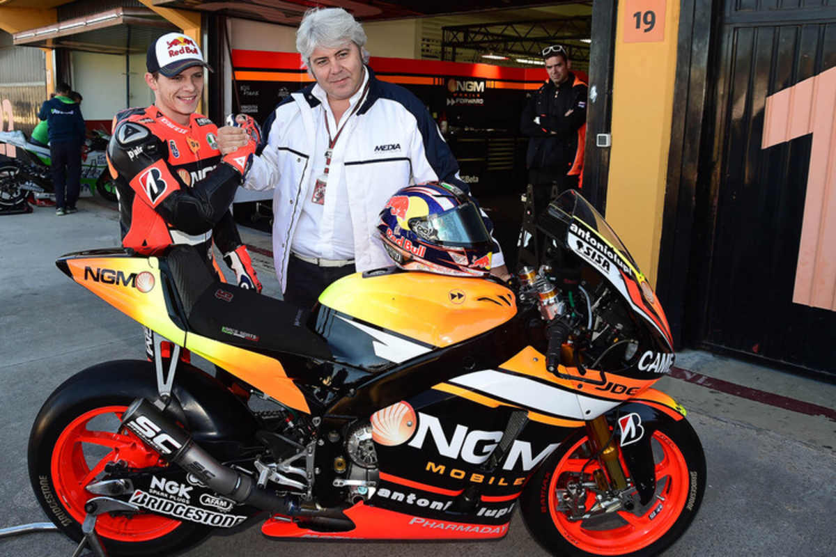 Forward-Yamaha-Teambesitzer Giovanni Cuzari (mit Stefan Bradl): Die Farbe stimmt