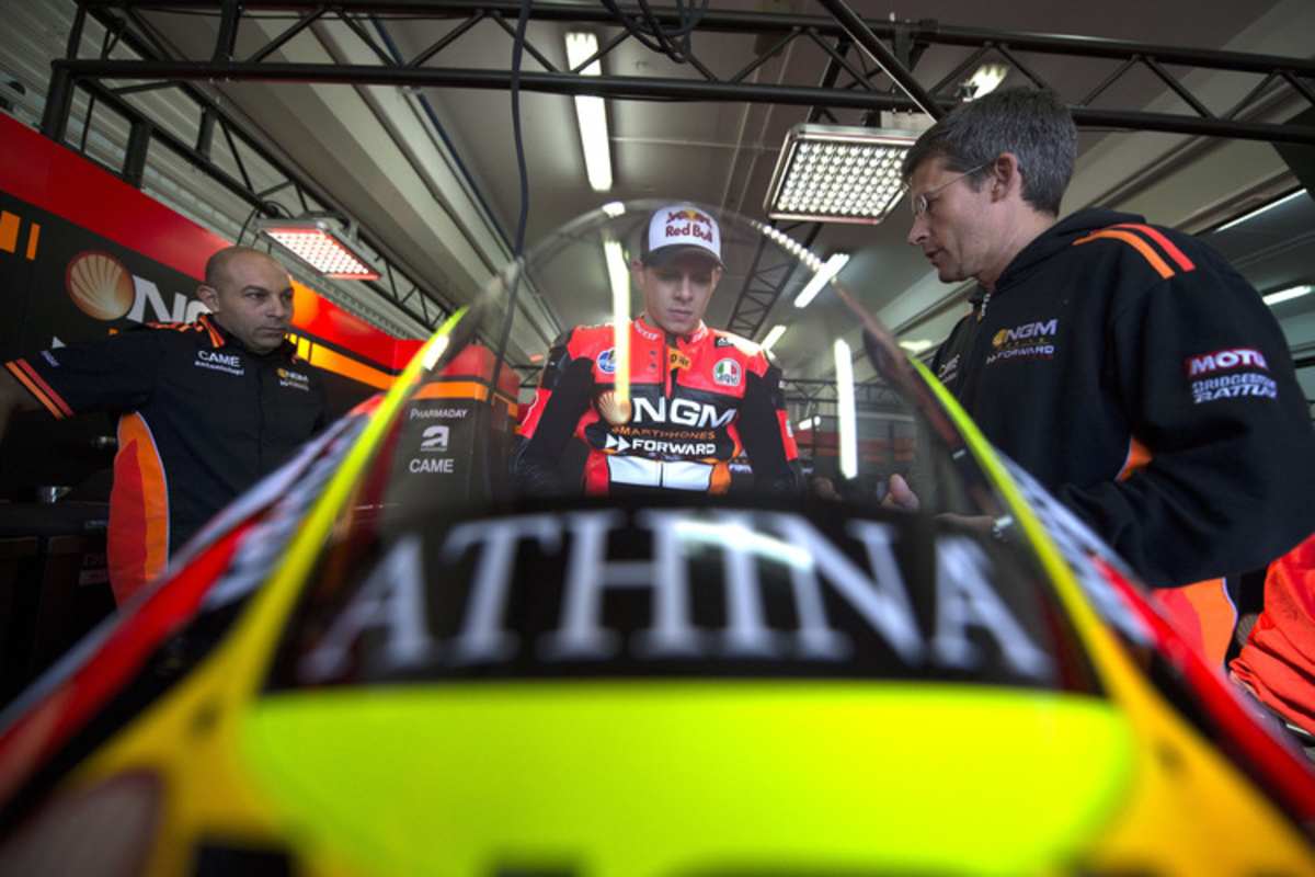 NGM Forward Racing-Box in Valencia: Stefan Bradl, rechts Tex Geissler