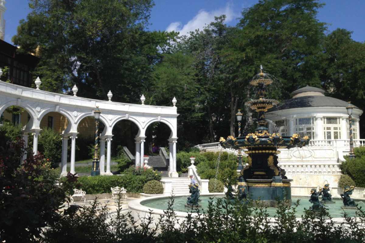 Die Einwohner von Baku schätzen ihr Pärke und Brunnen