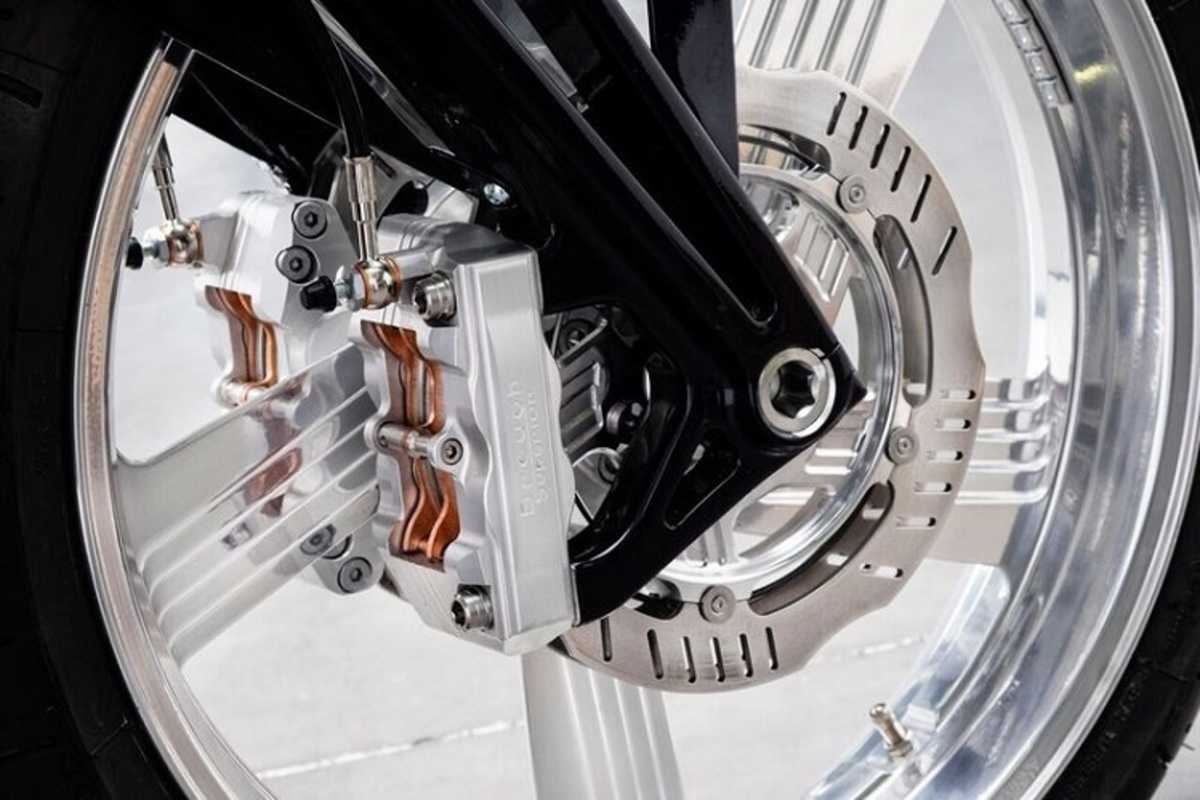 Scheibenbremse mit vier Bremsscheiben, gefräste Räder