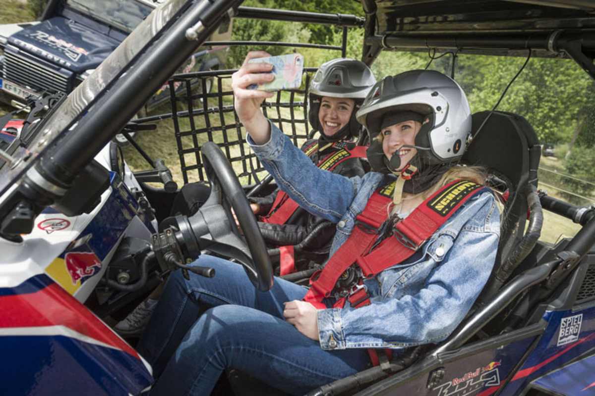 Die Formula Unas durften in Buggies Gas geben