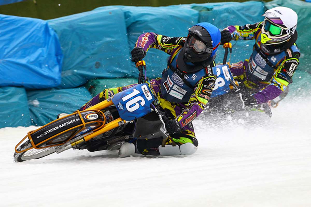 Tobias Busch vor Max Niedermaier