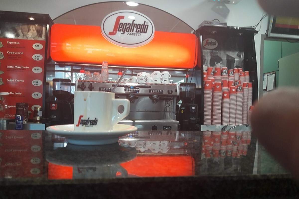 Unerwartete Köstlichkeit: Echter italienischer Espresso statt sauer schmeckendem Filterkaffee an der Raststätte Hepberg 