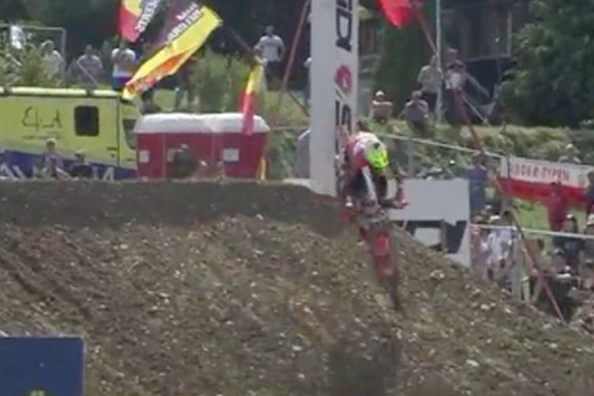 Cairoli kurz vor seinem Crash, er landet komplett auf dem Vorderrad