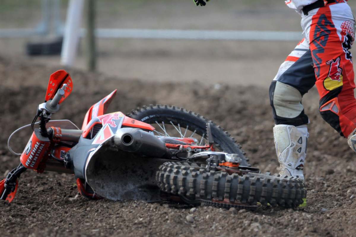 Fußtritte gegen wertvolles Werksmaterial