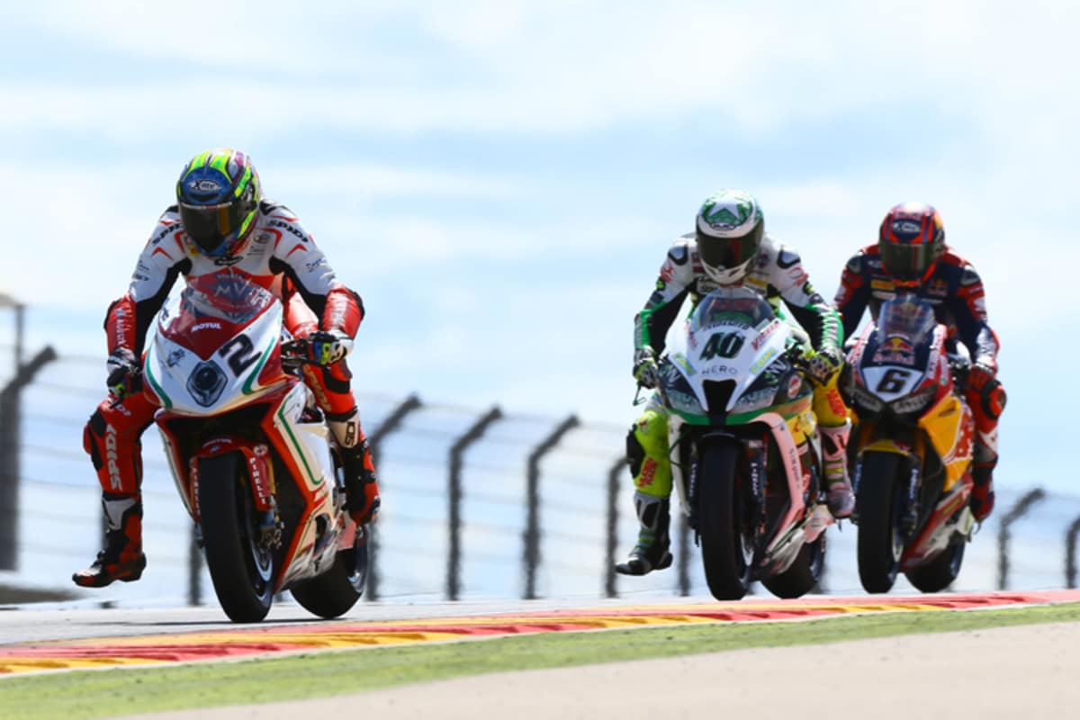 Leon Camier vor Roman Ramos und Stefan Bradl