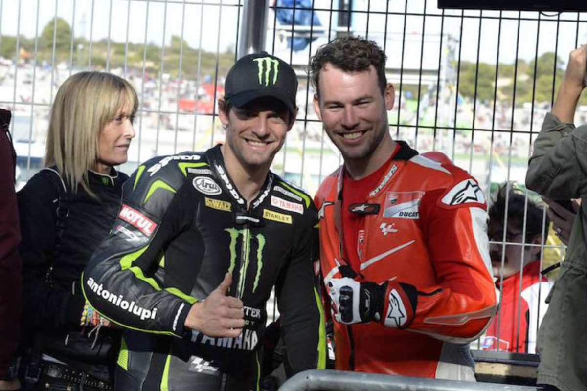 2013 in Valencia: Cal Crutchlow, Mark Cavendish setzte sich hinter Mamola auf den Ducati-Doppelsitzer