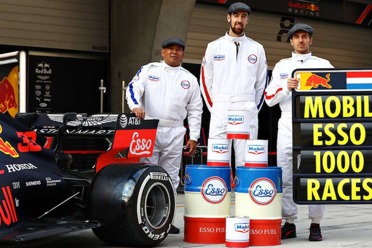 Ein wenig Spass muss sein: Im Retro-Look beim 1000. GP – David Tsurusaki, Sean Dunnett und Dario Izzo