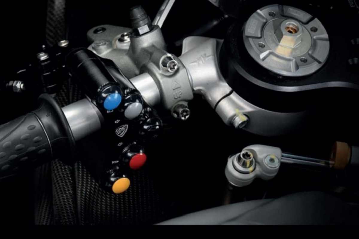 Augenweide: Racing-Lenkerarmaturen, Öhlins-Lenkungsdämpfer