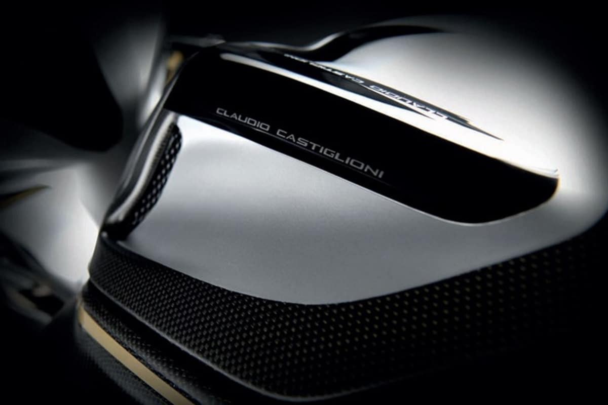 Ein Sondermodell zu Ehre des 2011 verstorbenen Claudio Castiglioni, der die ruhmreiche MArke MV Agusta wiederbelebte