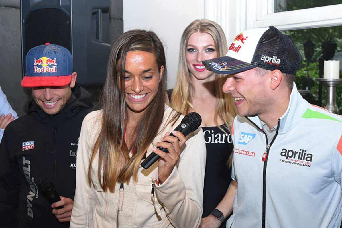 Sandro Cortese und Stefan Bradl beim Interview mit Andrea Schlager von Servus TV