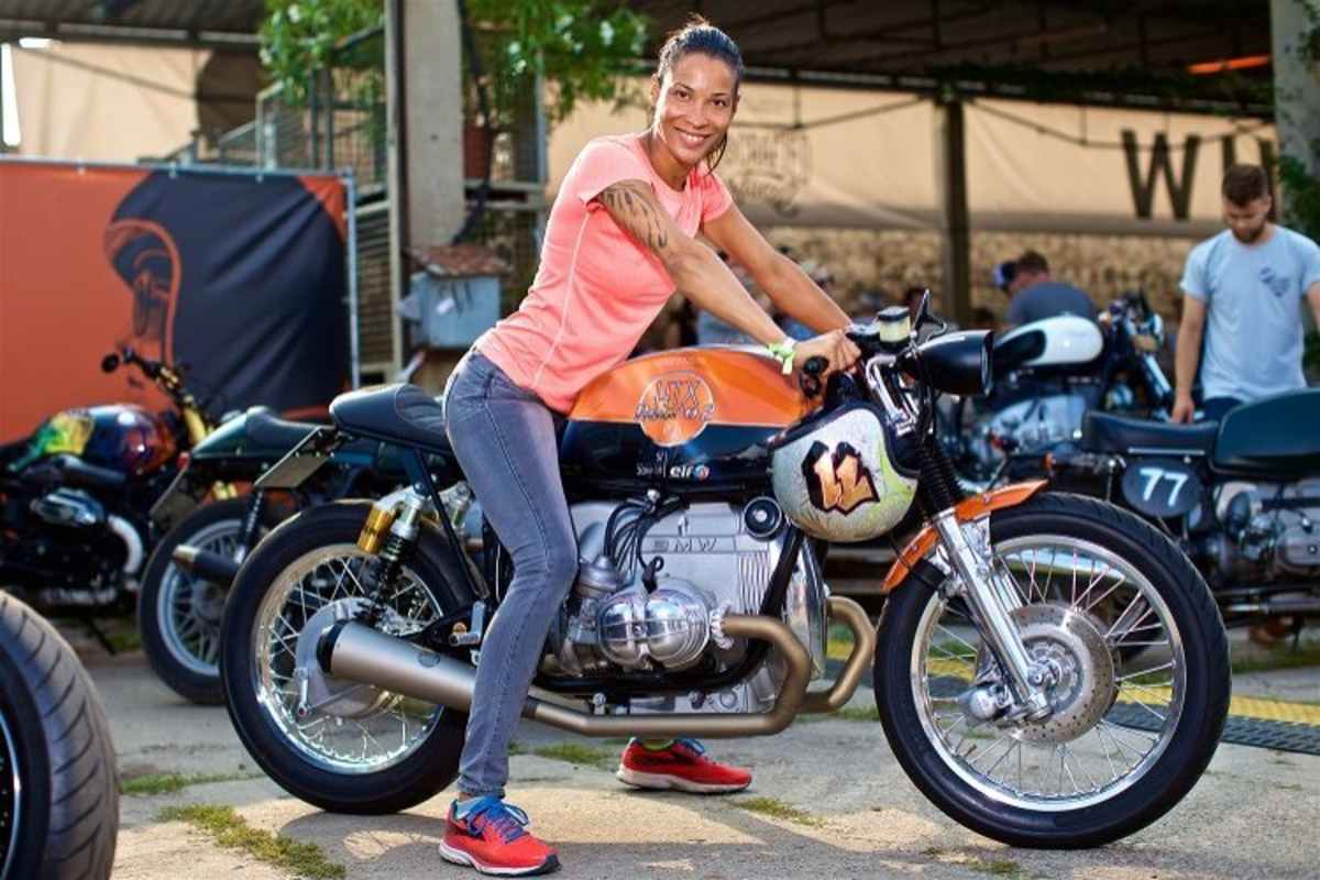 Und im Sattel längst nicht mehr nur ältere Herren im plumpen Textilanzug