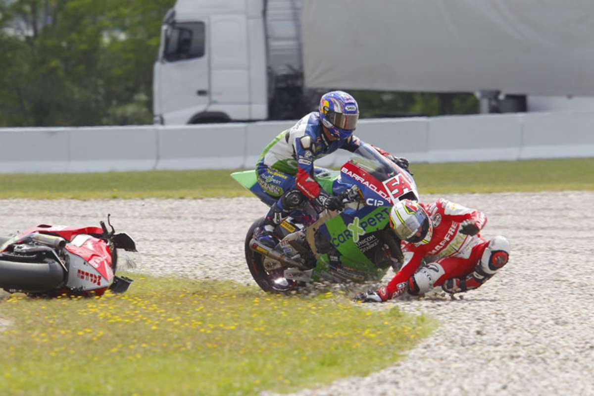 Im Kiesbett trifft Sofuoglu den Spanier nochmals mit Wucht