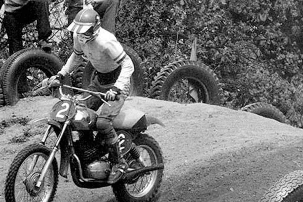 Jaroslav Falta verwendete 1975 an seiner ČZ-Twinshock Luft-Stoßdämpfer - hinten gut zu erkennen