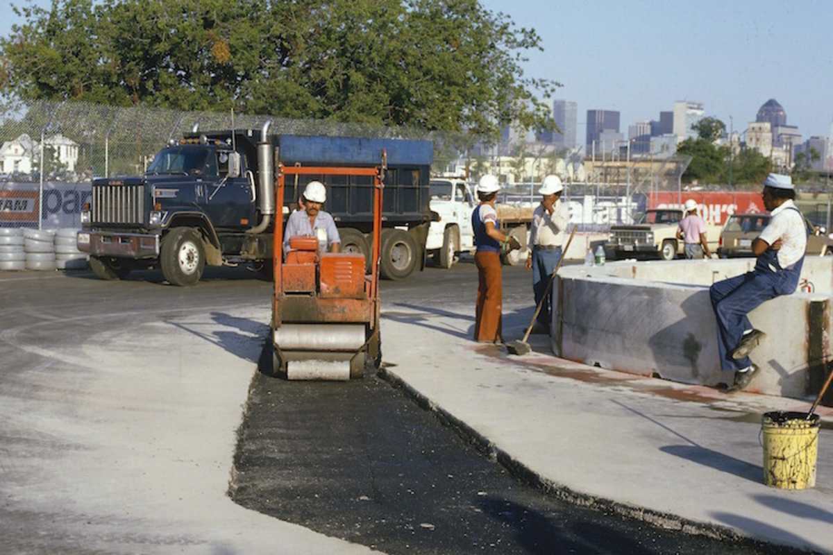 Dallas 1984: Der Asphalt brauch auf