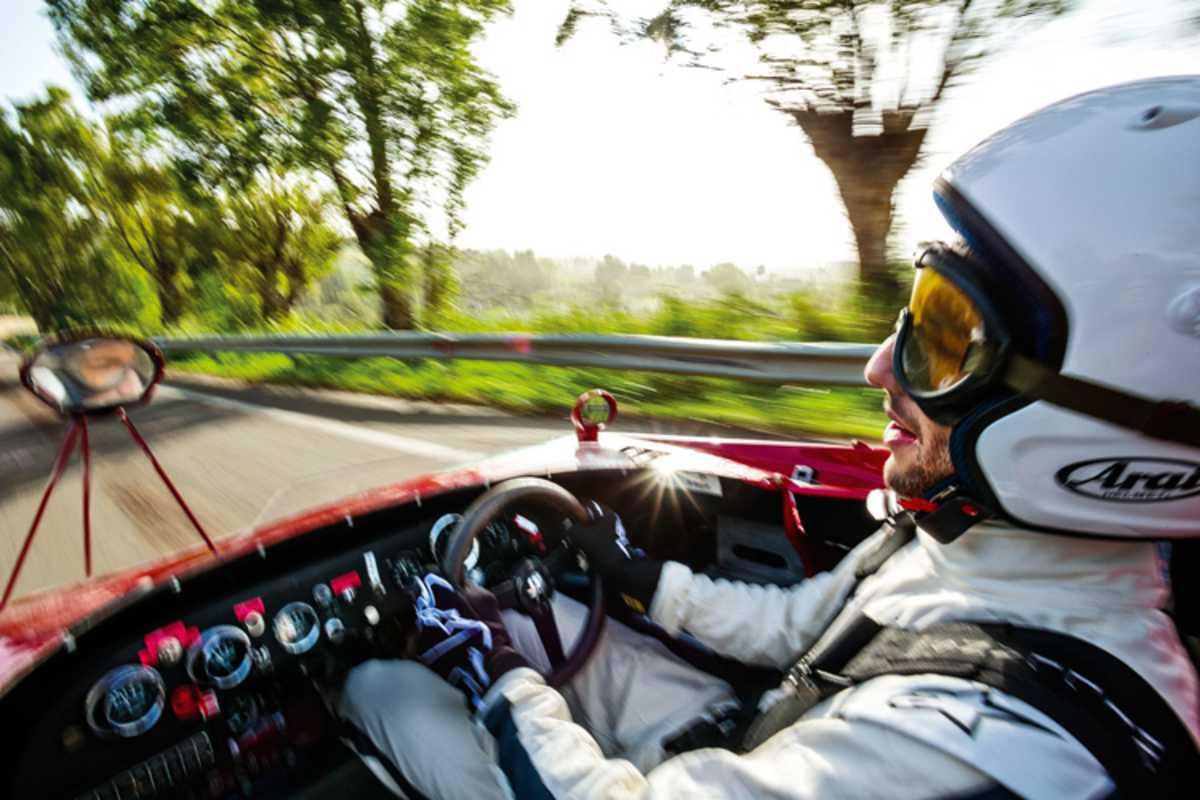 «Ist mein Kopf damals eigentlich auch so weit aus dem Cockpit geragt?», fragte Helmut Marko, als er Daniel im Alfa sah