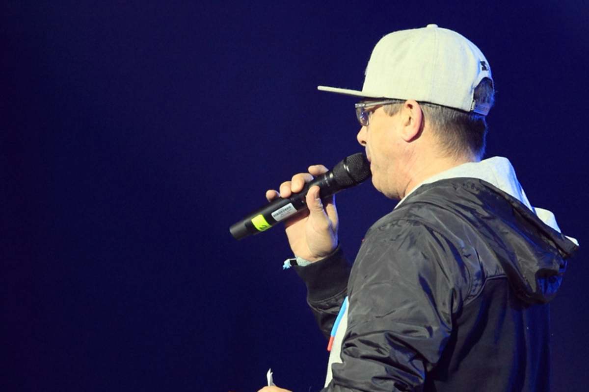 'The Cross-Voice of Germany', Thomas Deitenbach, moderierte das Münchner Supercross fachkundig