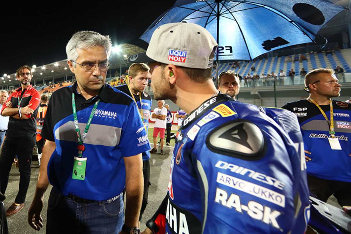 Yamaha-Rennchef Andrea Dosoli (li.) mit Sandro Cortese