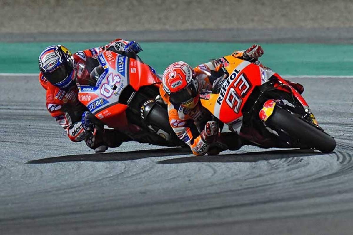 Márquez wird zu weit rausgetragen, Dovi setzt zum Überholen von Márquez an