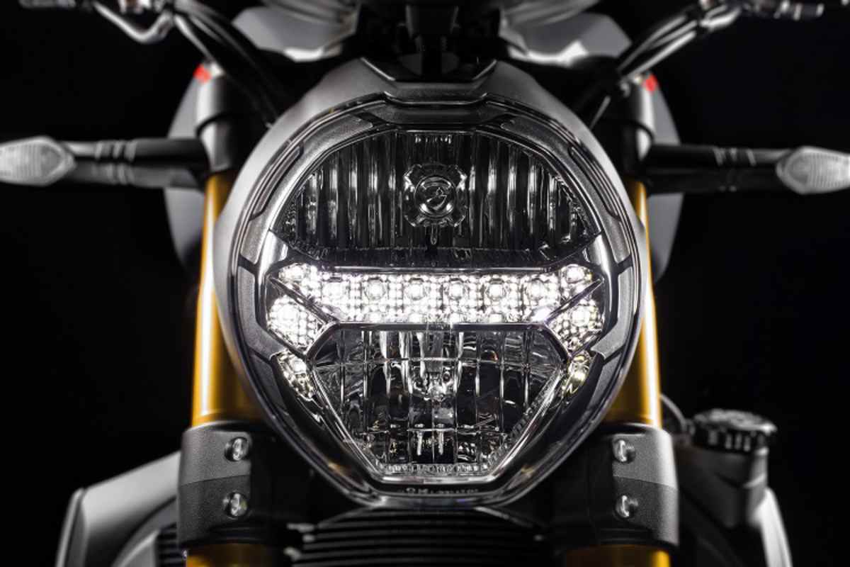 Neuer Scheinwerfer mit LED-Tagfahrlicht