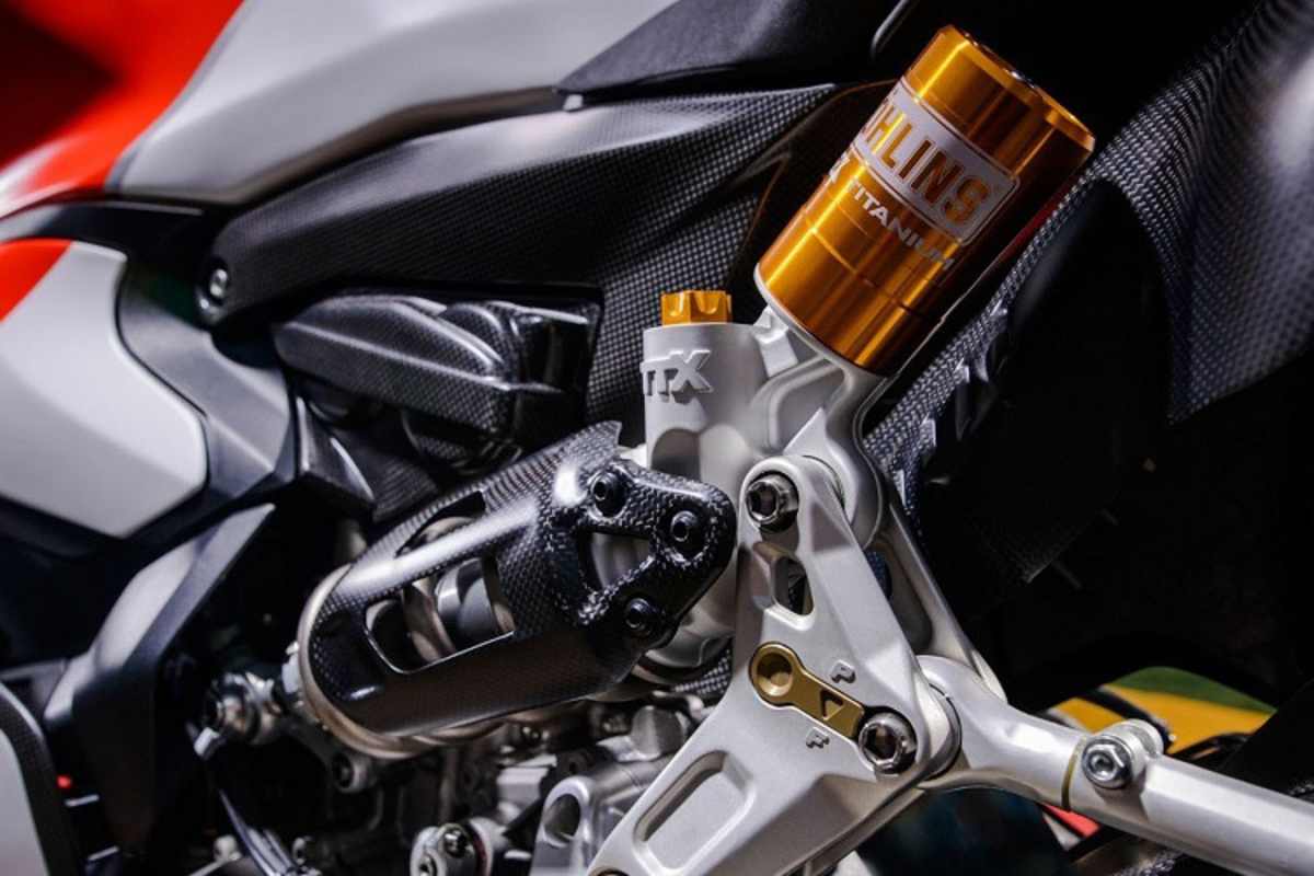 Das hintere Federbein liefert Öhlins, natürlich als TTX-Ausführung, das Spitzenprodukt des schwedischen Edelherstellers