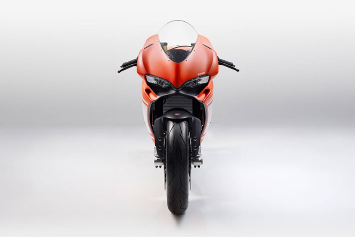 Kompromissloses Rundstreckenmotorrad – mit Straßenzulassung 