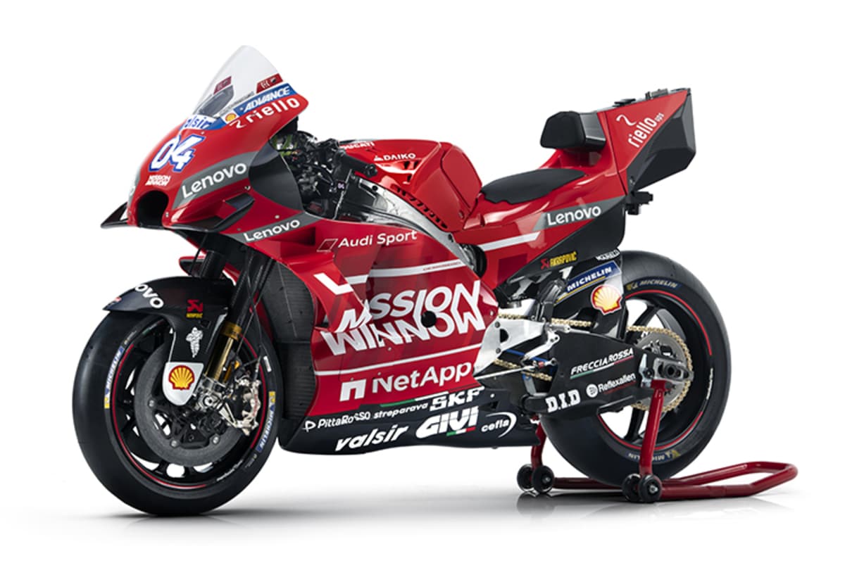 Ehrenplatz für den nie im Rennwagen eingesetzten Motor bei Ducati