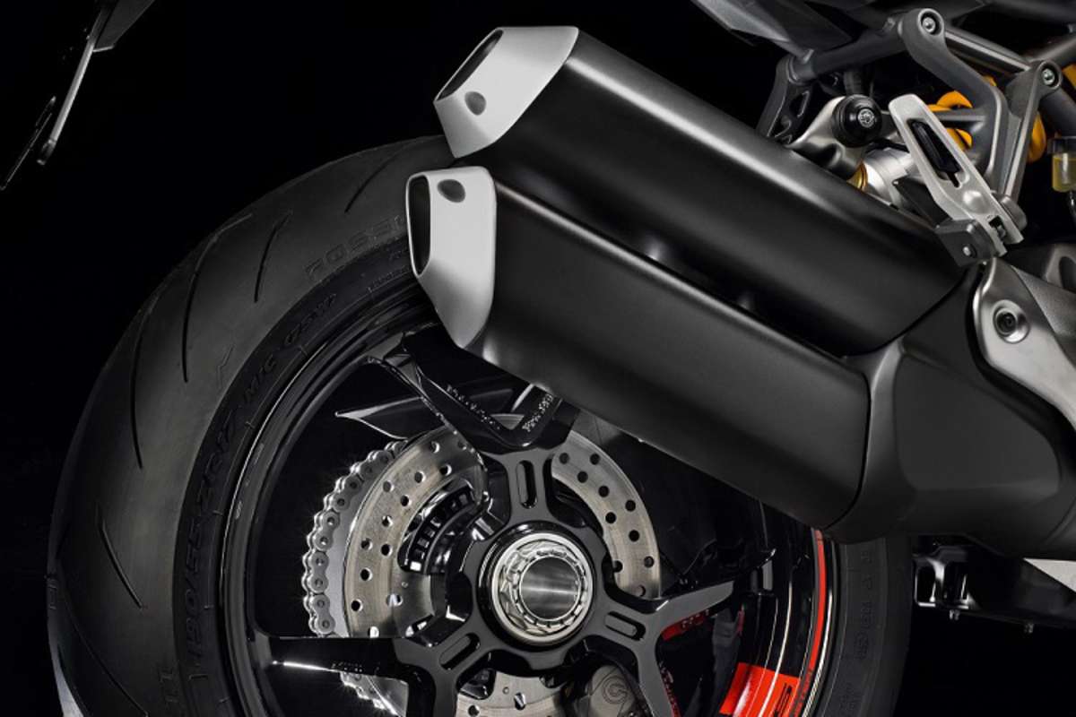 Die leichteren Räder mit Y-Speichen sind der 1200 S vorbehalten