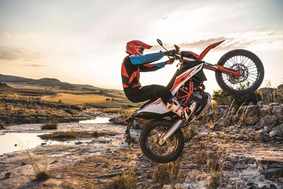 KTM 690 Enduro R: Langstreckentaugliche Einzylinder-Enduro mit enormer Geländetauglichkeit