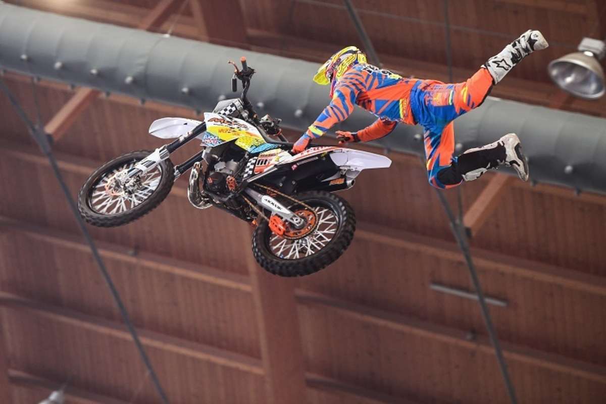 Atemberaubende Weitsprünge und Figurenflüge zeigt die Wrecking Crew