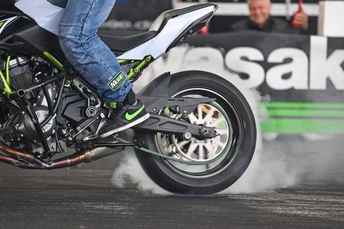 Stuntfahrer Chris Rid ist der Liebling aller Reifenhändler