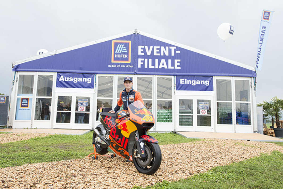  Für die Campingfreunde gab es einen mobilen Supermarkt von Discounter Hofer