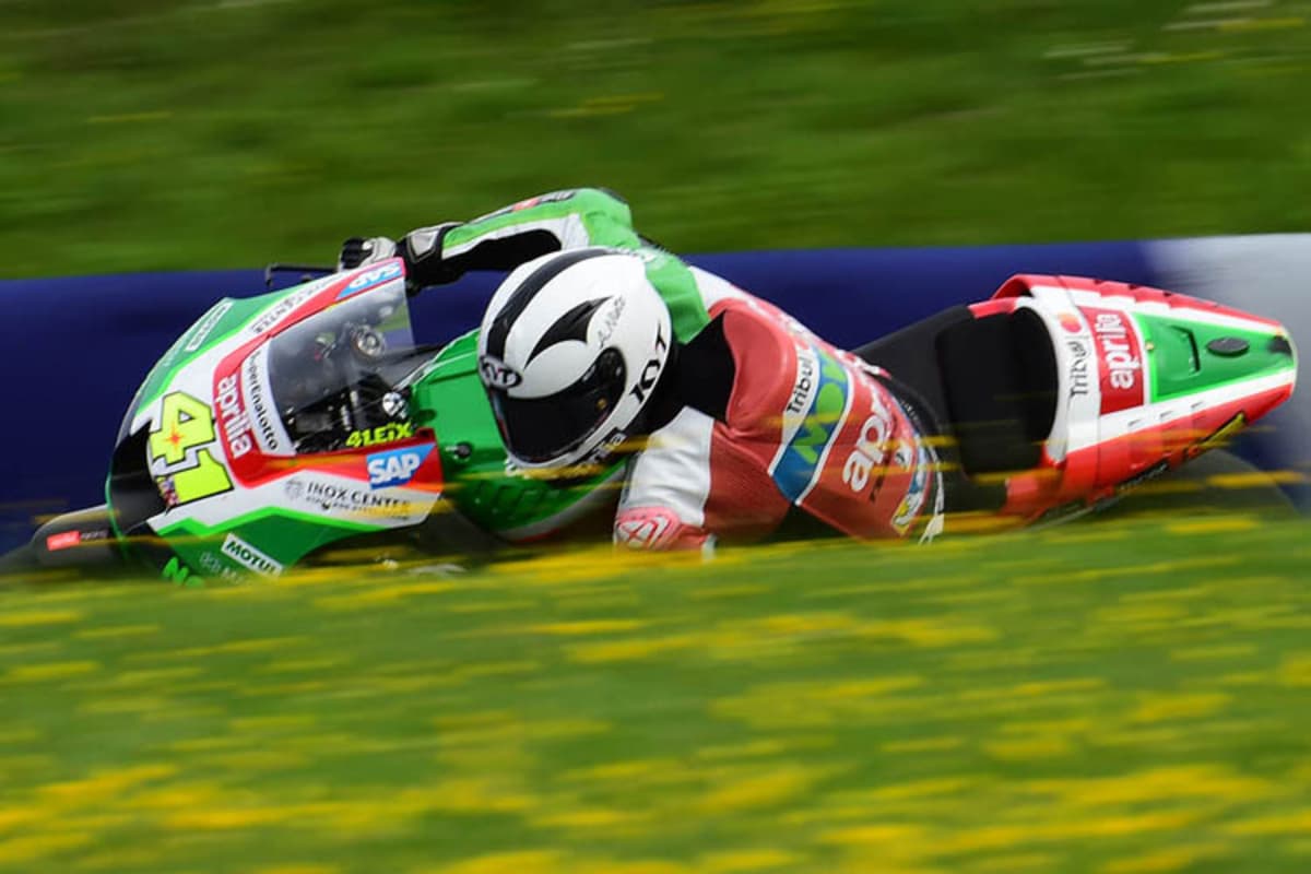 Aleix Espargaró fuhr zum Andenken an Angel Nieto im Helm-Design des verstorbenen Spaniers