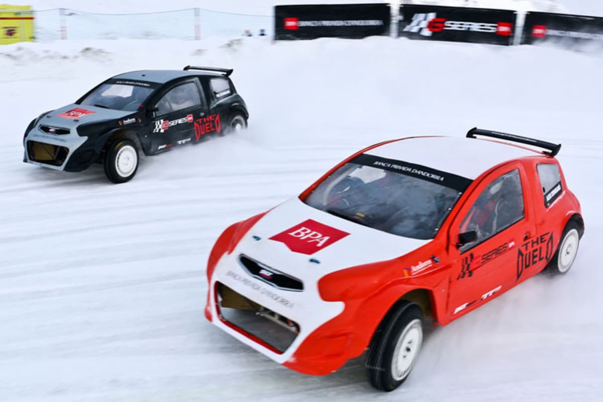 «Best of three»: Pol Espargaró (links) fuhr gegen Bruder Aleix, der im roten Wagen sitzt