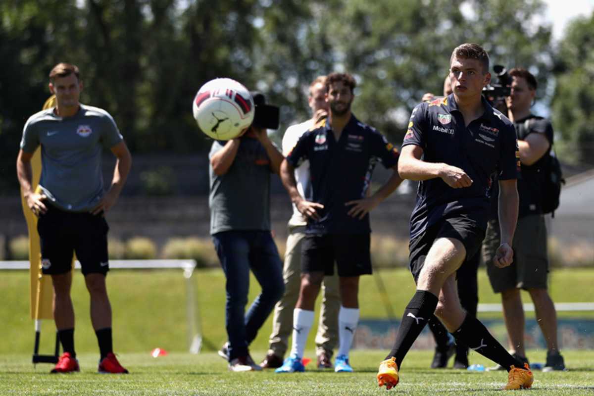 Max Verstappen macht auch auf dem Fussballplatz eine gute Figur