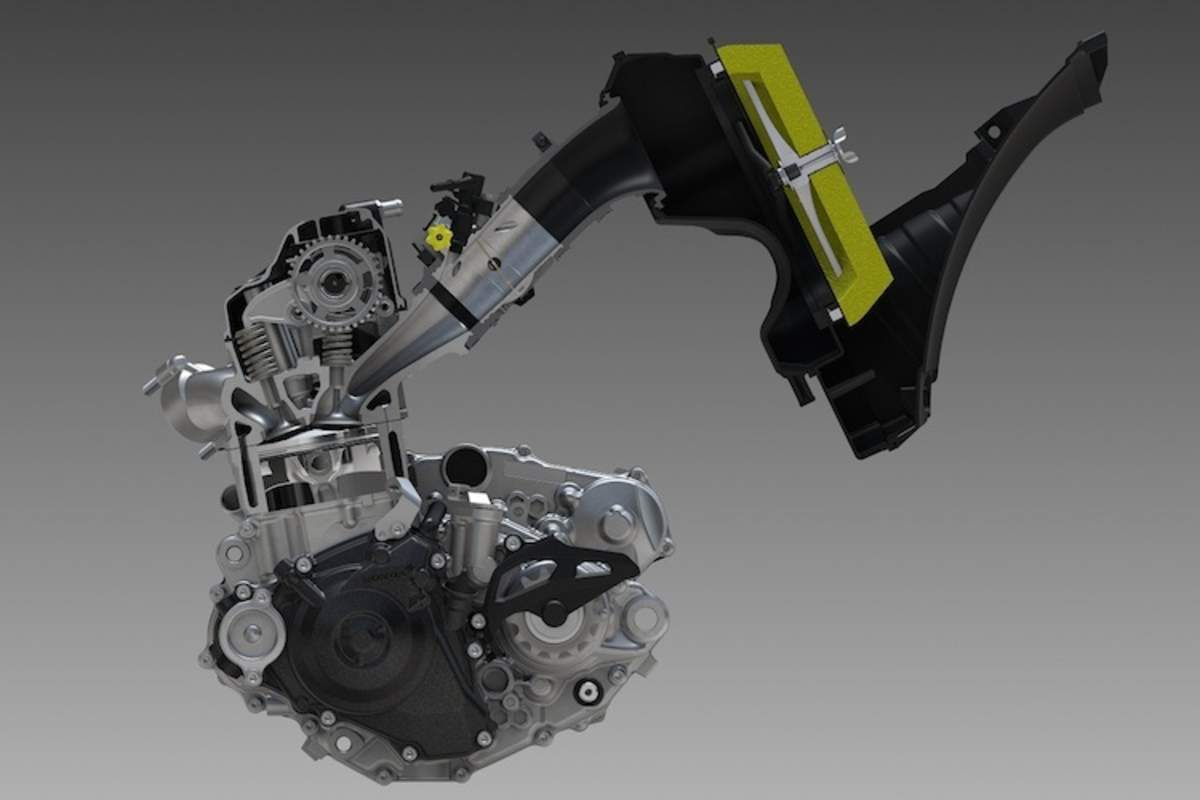 Kompakter Zylinderkopf dank Unicam-Ventilsteuerung, neuartige Luftfilter-Anordnung