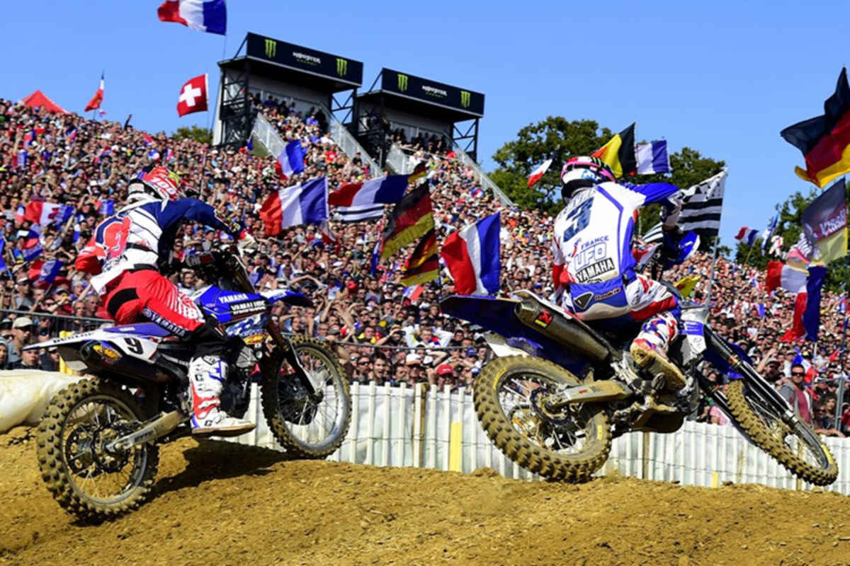 Febvre (3) gegen Webb (9) beim MXoN 2015 in Ernée: Einer scrubbed, der andere springt. Wer ist der Schnellere?