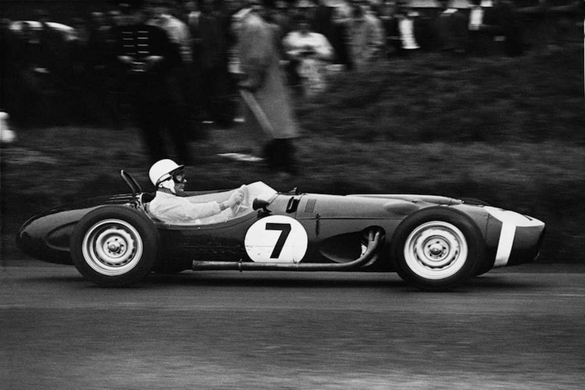 Stirling Moss auf seiner Siegesfahrt in Oulton Park 1961 mit dem Ferguson P99