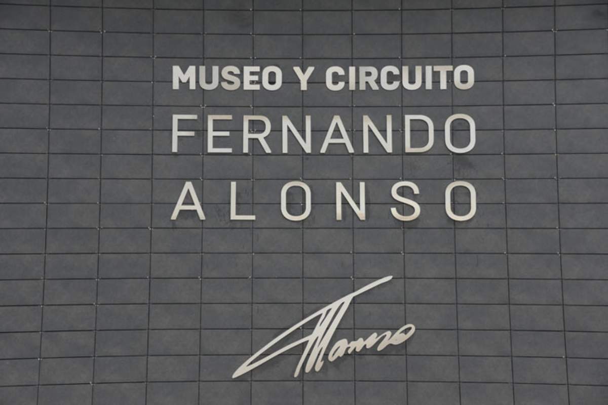 Im Museumsgebäude findet man auch eine Kart-Anlage, einen Vortragssaal und einen Fan-Shop