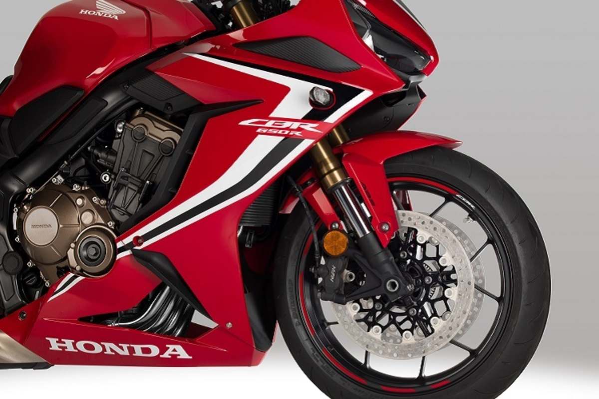 Ebenfalls neu: Leichtere Räder und Radial-Bremszangen mit 320er Scheiben im Vorderrad