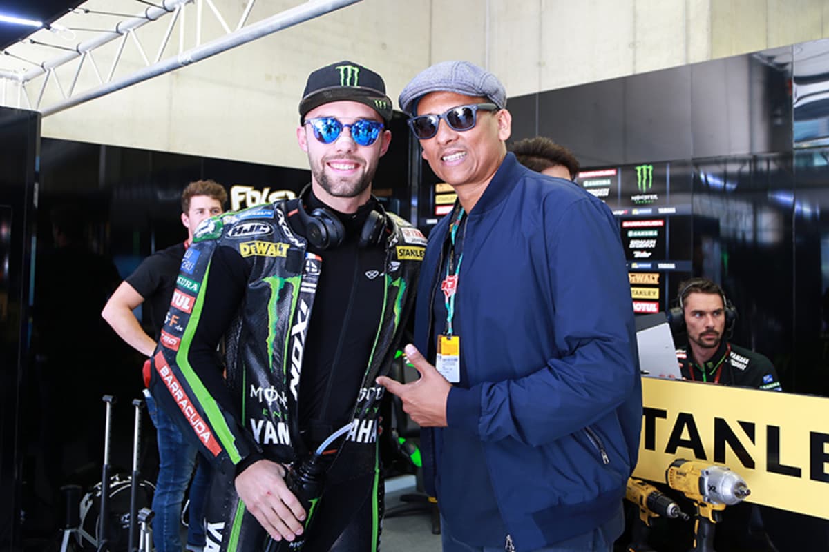 Immer mehr Stars kommen nach Spielberg: Jonas Folger mit Sänger Xavier Naidoo