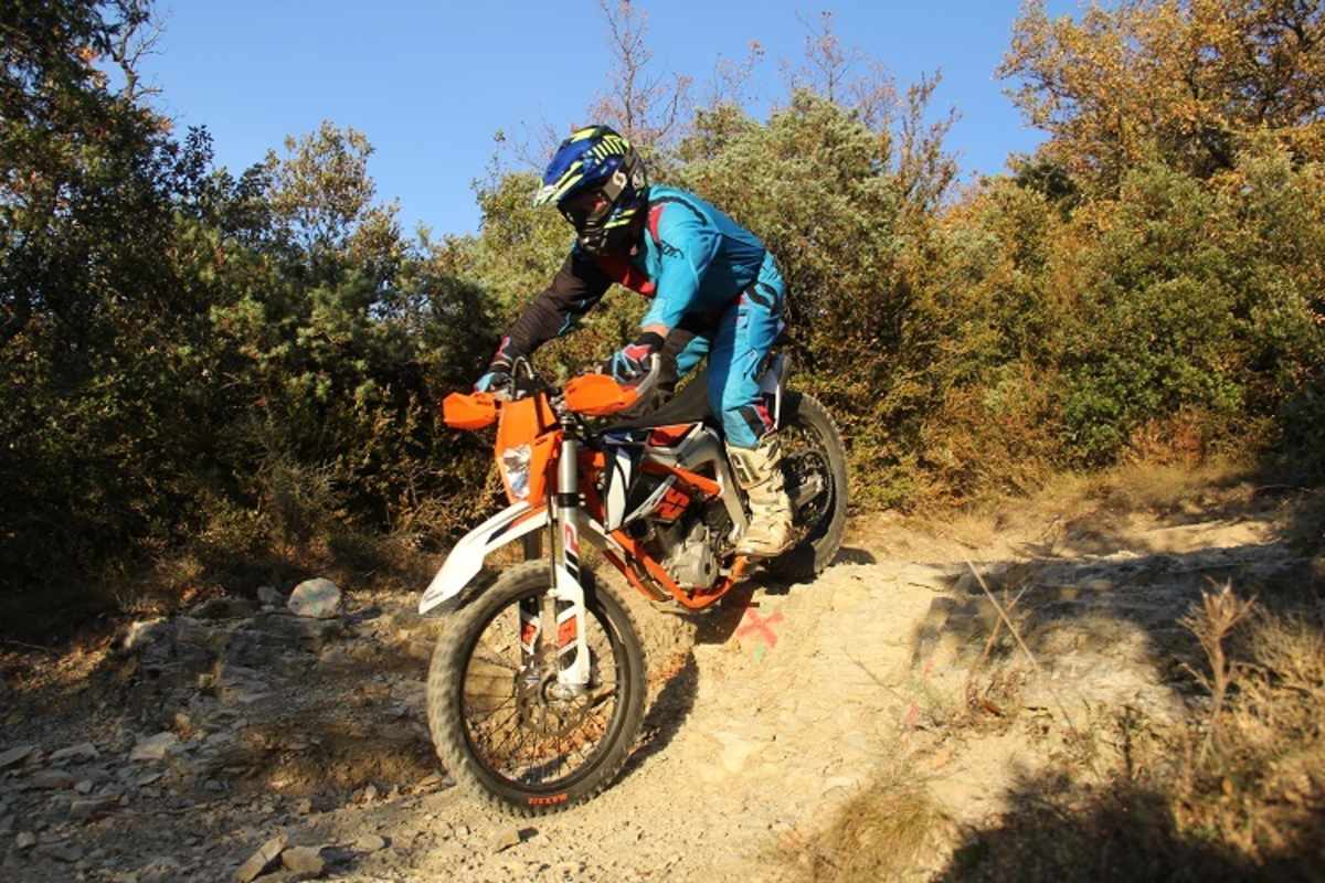 Schweres Gelände verliert teilweise den Schrecken in den Rasten der kompakt gebauten Freeride