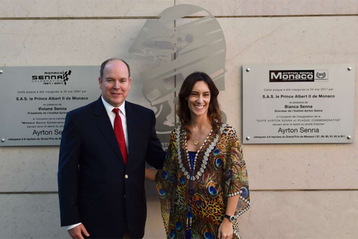 Die Gedenkplaketten am Fairmont-Hotel