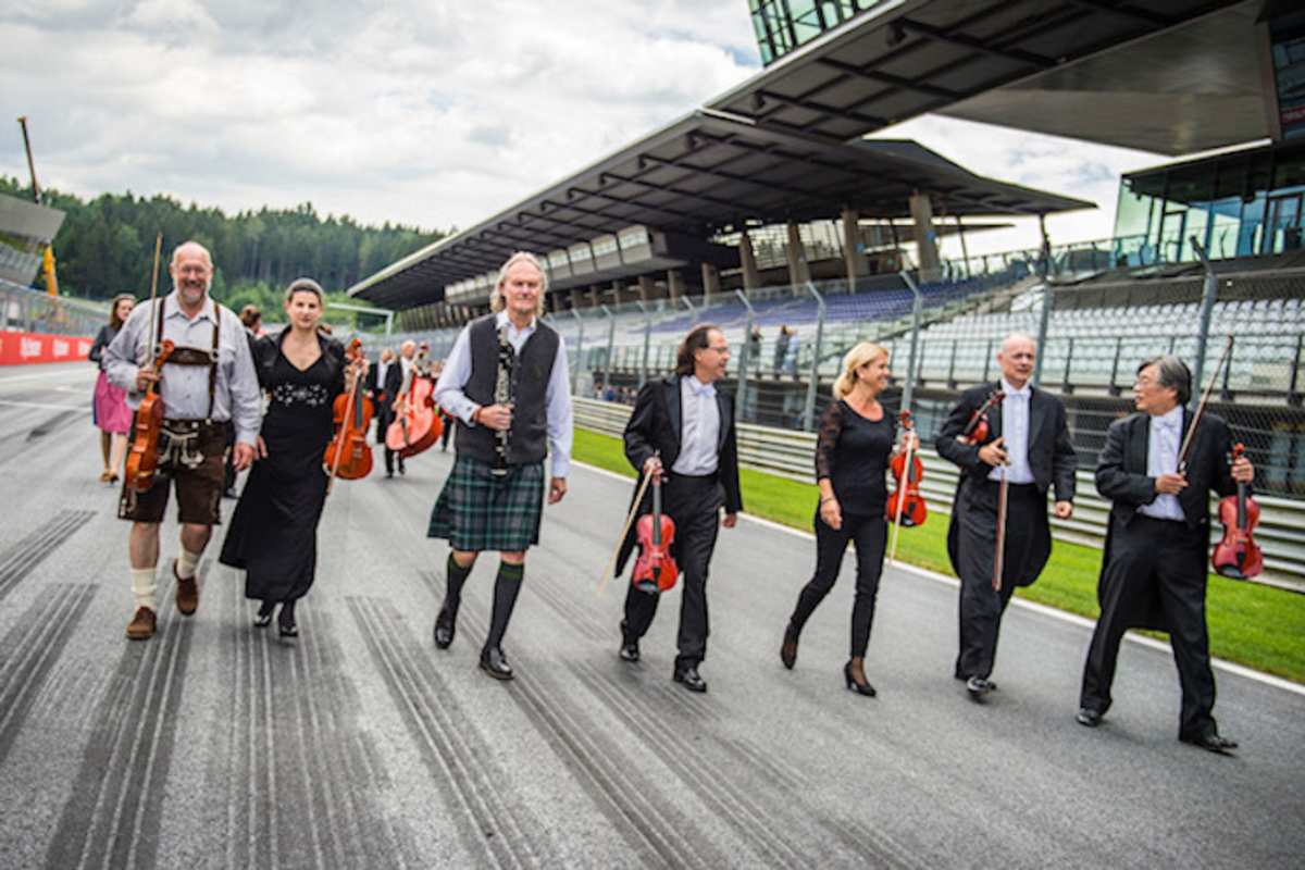 60 Musiker werden am Rennsonntag in der Startaufstellung stehen