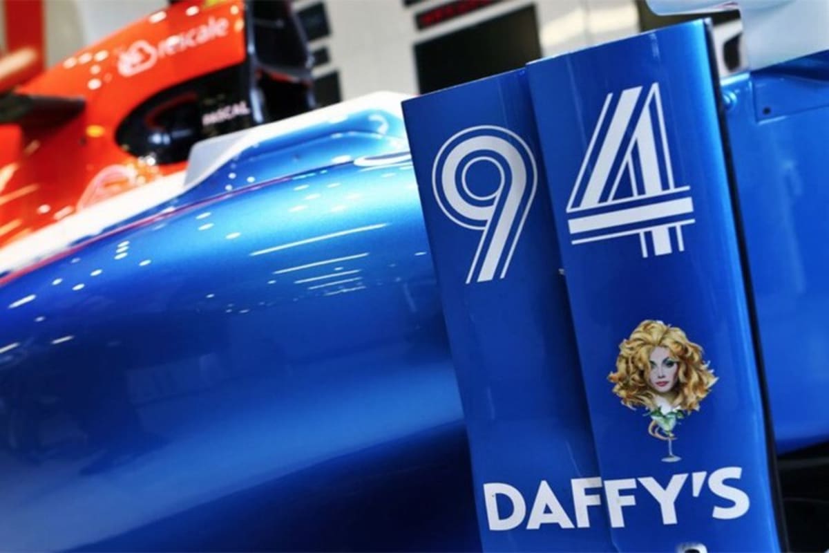 Gin-Werbung auf dem Auto von Manor Racing