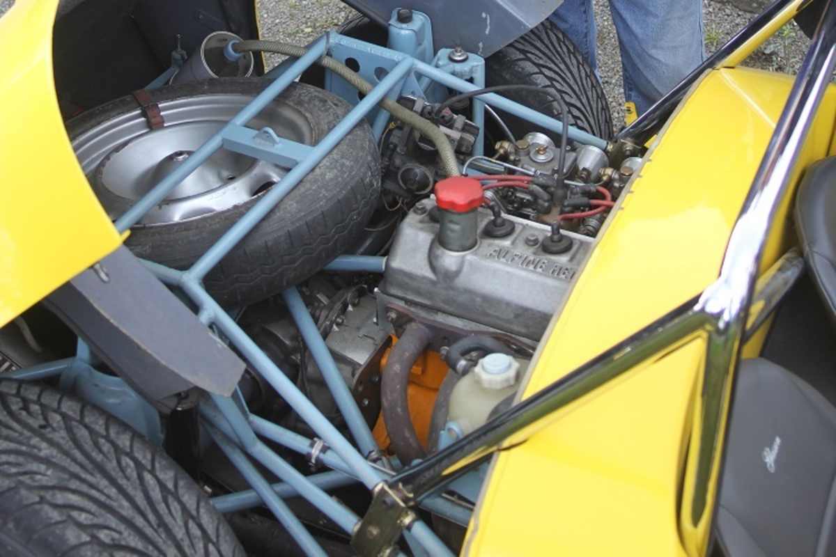 Nebenbei bemerkt: Ein platzsparendes Notrad, das hatte Serge Glasson schon 1965